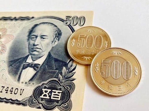 歴代の500円紙幣と500円玉