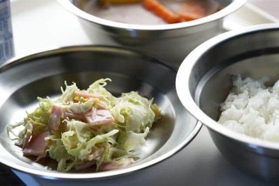 給食（画像はイメージ）