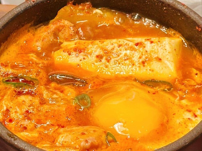 韓国料理のスンドゥブ、写真はイメージ