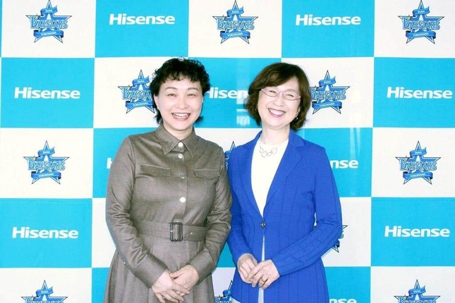 左から、ハイセンスジャパン社長・李 文麗さん、南場 智子さん