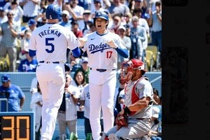 「デコピン」も見守った本拠地開幕戦　大谷翔平にスタンディングオベーション「これは鳥肌立ちました」