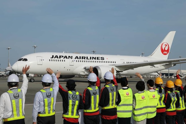 JALの東京-ソウル便が開設されたのはちょうど60年前。今では東京（羽田）-ソウル（金浦）だけで、日韓の4社が1日に3往復ずつ、計12往復を運航している