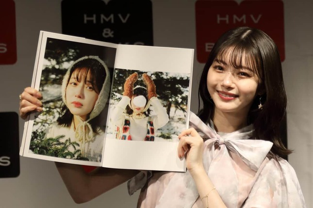 お気に入りのカットを披露する市川美織さん