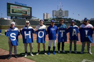 今永昇太の「上半身裸ファン」　本人がせっかくTシャツプレゼントしたのに「結局脱いでもSHOTA！」