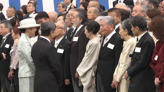 天皇、皇后両陛下を前に持論を展開する川淵三郎氏（画像は宮内庁提供動画から）