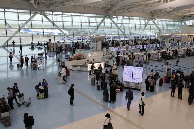 羽田空港第2旅客ターミナルの国際線の出発ロビー。コロナ禍で3年以上閉鎖されていた