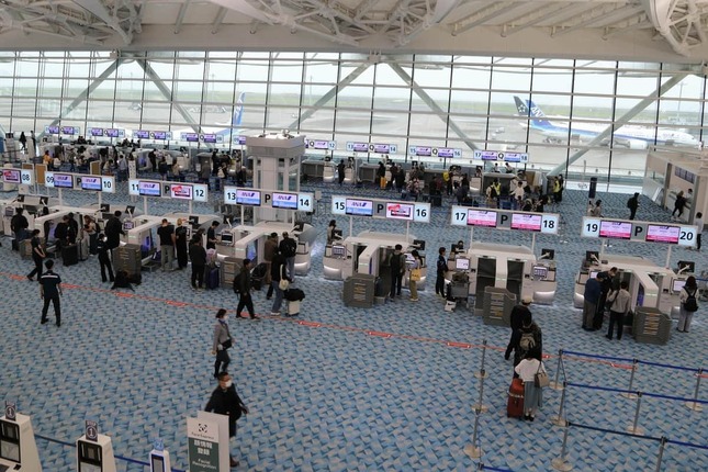 羽田空港第2旅客ターミナルの国際線の出発ロビー。23年7月に利用が再開されたばかりだ