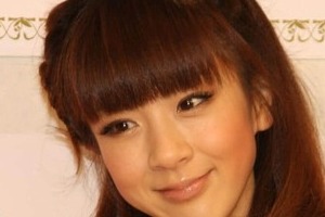 「天使だ」ほしのあき（47）、真っ白ノースリーブで二の腕あらわに　ネット絶賛「いつも若々しくて素敵」