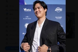 「スーツでかい？」大谷翔平、真美子さんと久々ツーショット　シックな黒コーデ