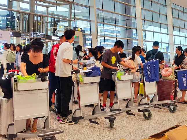 成都の空港から出国する中国人（2023年7月、筆者撮影）