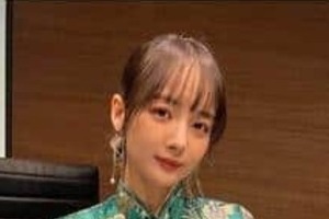 「役満ボディー」岡田紗佳、「美人親子すぎる」母との2ショットに反響　「姉妹に見えるんだが」