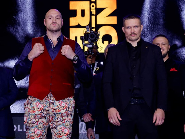 ビッグマッチを控えたタイソンとウシク（写真：ロイター/アフロ）