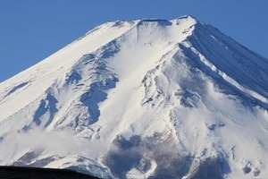 「怖くて立てない」閉山中の富士山で外国人登山客が悲鳴　救助した登山家が軽装備に苦言「危なすぎる」
