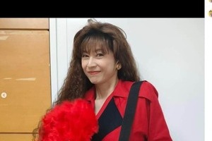 【画像】千堂あきほ（55）、まさかの「バブリー」ファッション再現　「スタイル健在」「今もめちゃくちゃ美人」