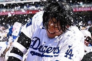 びしょ濡れ姿の大谷翔平も「絵になります！」　「迫力満点」サヨナラヒット後の写真に反響