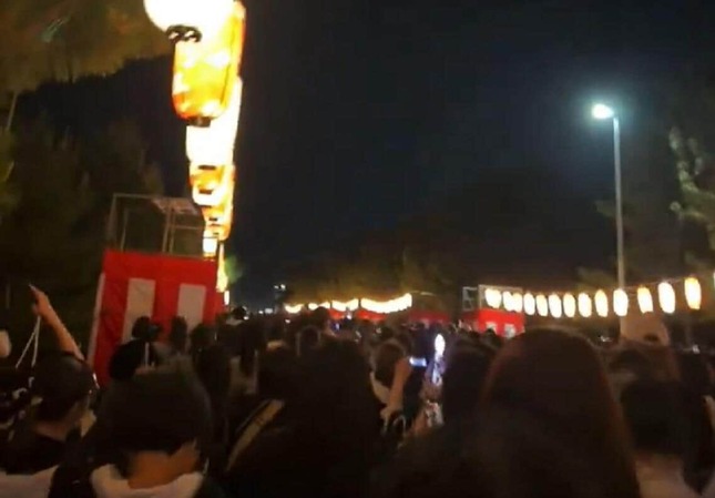 閉演直後にもうバスを待つ列が（ひなた＠kyor_0423さん投稿の動画から）