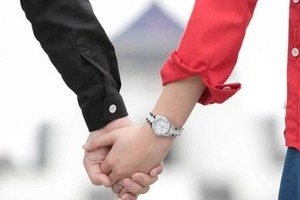 「デート費用を全く払わない」は経済的DV　内閣府サイトに衝撃...該当するのはこんなケース