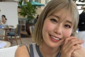 稲村亜美、メガネ姿で野球観戦　両手には球場グルメ、満面の笑みで「天使だ」「ライオンズの勝利の女神に」