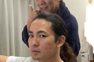 ジャガー横田の17歳長男が「ほんとイケメン過ぎる！！」　親子2ショに賛辞集まる「よっ！男前と美女」