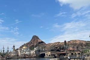 メルカリにディズニー「キャスト限定」グッズ　運営会社は把握も「写真のみでは判断できかねます」