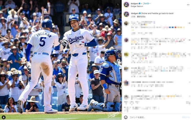 チームメイトと握手する大谷（ドジャースインスタグラムより）