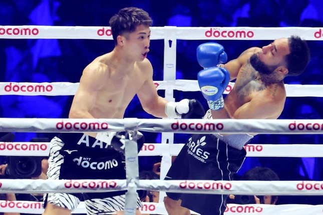 ネリを倒した井上（写真：西村尚己/アフロスポーツ）