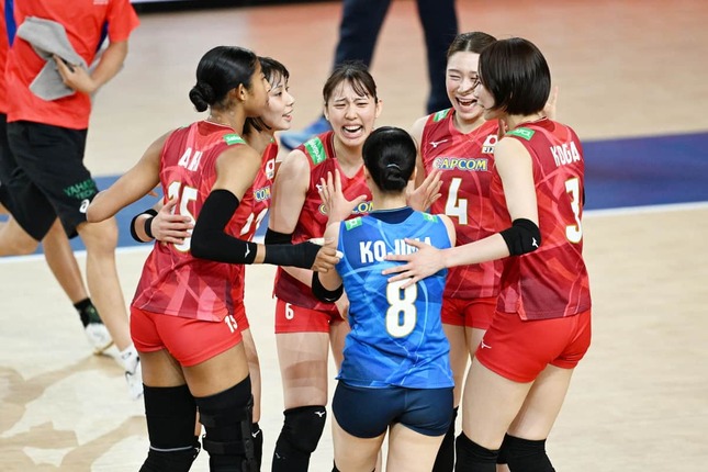 準優勝した日本代表（写真：松尾/アフロスポーツ）