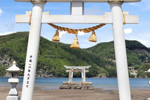 対馬の神社「韓国人出入り禁止の張り紙をはった後から...」　タバコ大量投棄が「またはじまりました」