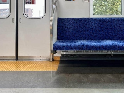 電車の座席、どこ座る？（画像はイメージ）