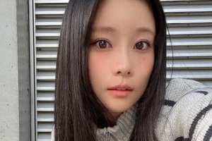 「世界一かわいい36歳」重盛さと美、サングラス＆肩出しコーデ披露　「こんなに可愛い人おらんて！」