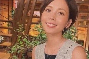 ヒロド歩美アナ、ミニスカゴルフウェアで　「自画自賛」ナイスショット...思わず指差しで笑顔