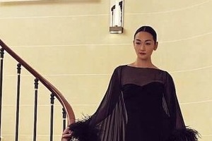 冨永愛、腹筋のぞく「美ボディ」自撮り　「美しすぎてため息」「カッコいい...憧れます」