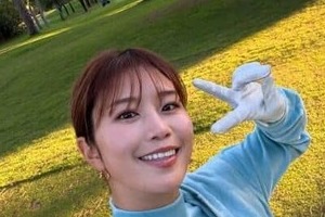 稲村亜美、トルコで「神スイング」　超短パンのゴルフ姿に「脚なが～い」「美しすぎます」
