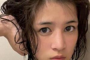 現役JKプロレスラー・山岡聖怜、濡れ髪ハーフトップで魅了　「筋肉美」「信じられないほど美しい」
