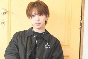 元キンプリ岩橋玄樹、両腕の「びっしりタトゥー」Tシャツからのぞく...二の腕内側にも