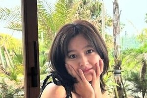 久住小春、大胆スポーツブラ姿でのトレーニングを披露　「鍛えられてる」美ボディにファン悶絶