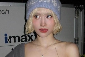 TWICEモモ、「1番好きかも」タンクトップで美ボディ全開　美しいスペインの街並みと