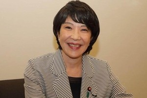 高市早苗氏、清水ミチコの「眉イジり」モノマネに大ウケ　「辛い今年、久々に笑った」