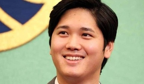 大谷翔平、愛犬デコピンとどこに行くにも一緒　レアな散歩中の動画も...「幸せそうな笑顔が見れて嬉しい」