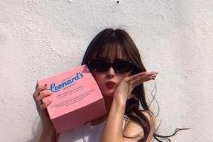 美しすぎるDNA...母は君島十和子、元宝塚女優・憂樹　花柄水着でハワイを満喫「スタイル良すぎ」