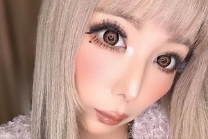 松本人志飲み会参加のセクシー女優、電車で男性に蹴られ激怒　「謝りぃや！」口論の音声を公開