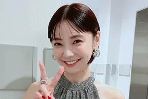 「スタイル抜群な美人さん」倉科カナ37歳　美脚スラリのショーパンコーデに「目が釘付け」