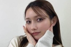 後藤真希、ミニスカ黒タイツで「美脚」魅せ　デビュー25周年「輝きが増している」「アイドル時代より可愛いかも」