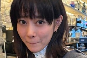 高畑充希、薬指に指輪チラリ　夫・岡田将生と「プラべ感満載」パリショット...おそろコーデも