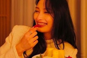 「美しすぎます」第1子妊娠中の大政絢34歳、真紅の大胆ドレス姿　「すごく似合ってる」「スタイル抜群」