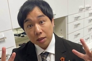 「睡眠恐怖症」霜降り明星せいや「仕事なのに一睡もできません」　頬はこけ、目の下にクマ「助けてくれ誰か」