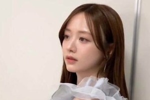 森香澄、透け感トップス×冬のミニスカコーデ　「超絶にカワイイ」「なにもかもが完璧」神スタイル大絶賛