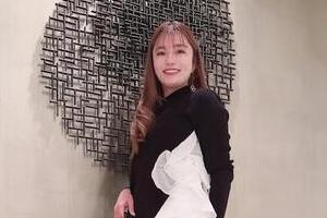 【画像】「シンデレラみたい」安西ひろこ46歳、「大人ミニワンピ」がかわいさ爆発「いつまでも可愛くてキレイ」