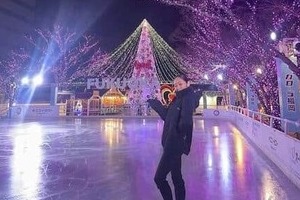 安藤美姫37歳、大胆ドレスで美しいボディライン魅せ　「可愛さもギネス級」「カッコいいです」