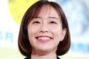 石川佳純、五輪金の男性選手と「微妙な距離感」2ショ　「なんだかお似合い」「笑顔がそっくり」の声